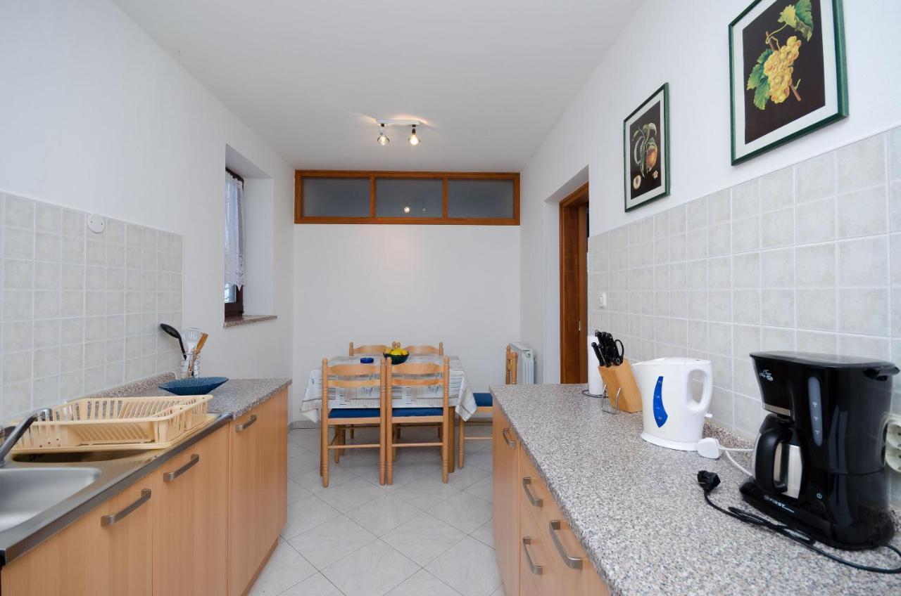 Apartments Slavica 拉巴克 外观 照片